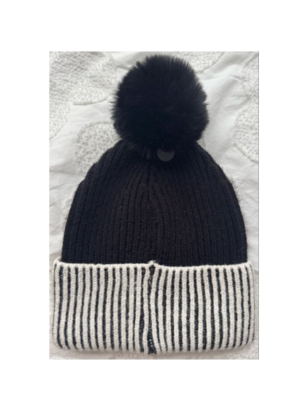 Women's Steve Madden Black & White Striped Pom Beanie Hat One Size - Picture 3 of 3